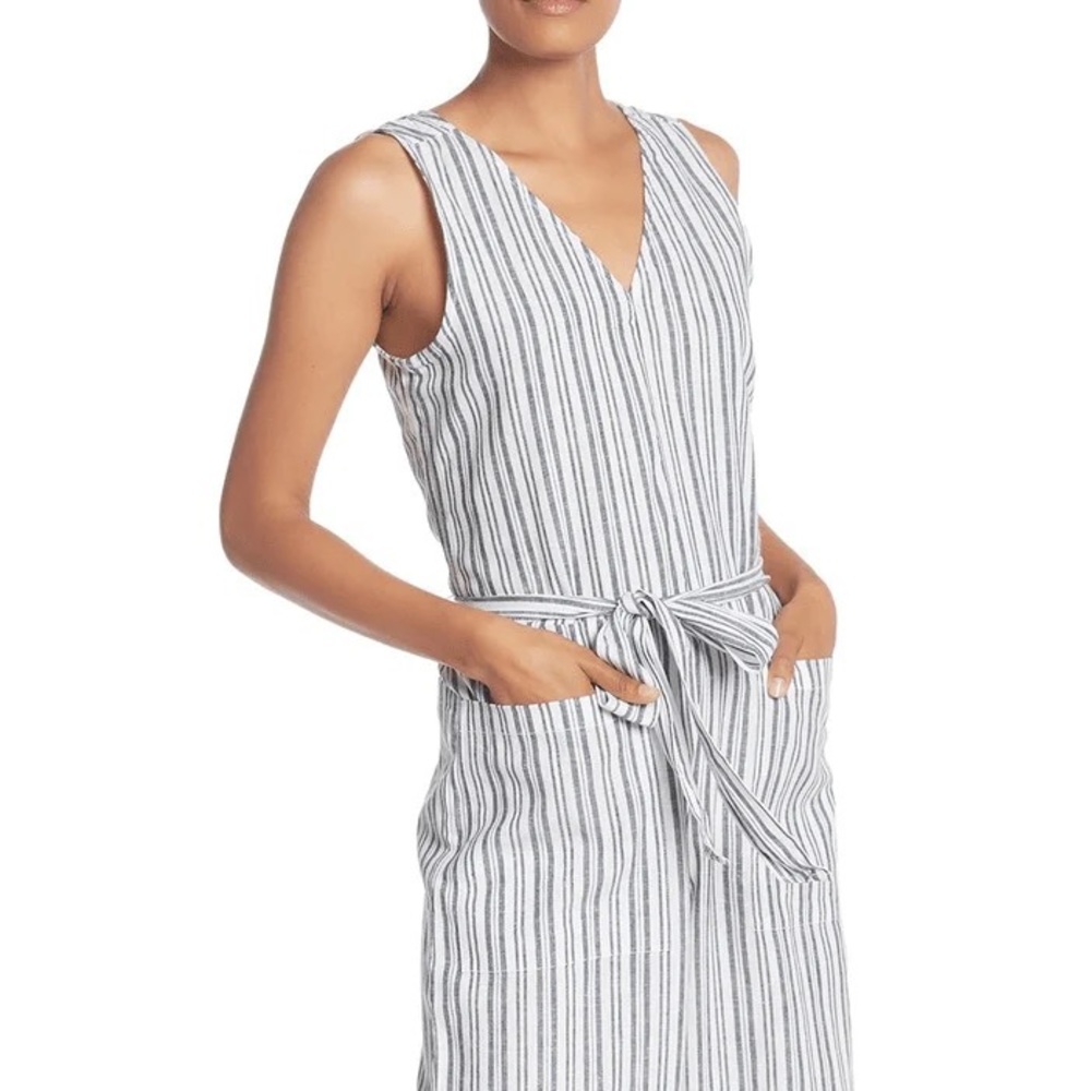 Missing Belt
beachlunchlounge White and Navy Striped Sleeveless Jumpsuit
